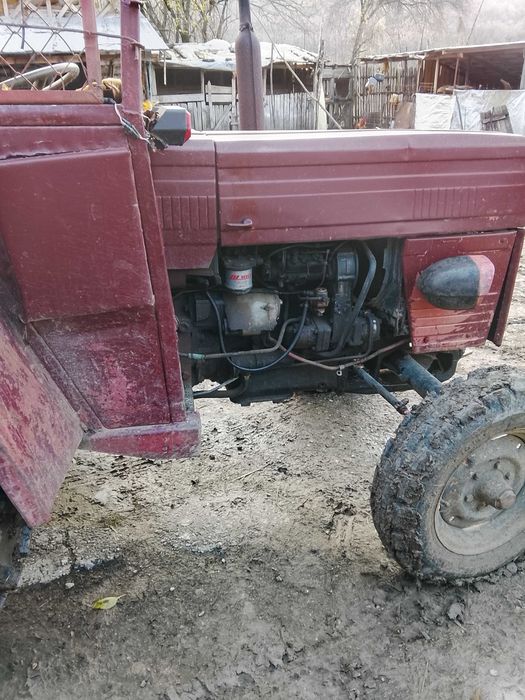 Tractor universal 445