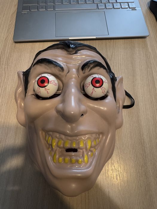 Маска на Halloween