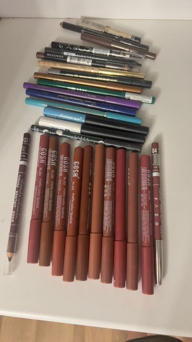 Карандаши для губ и глаз подводкой цветные каялы