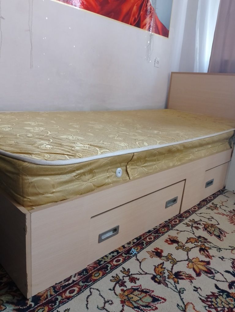 Продаю односпальную кровать