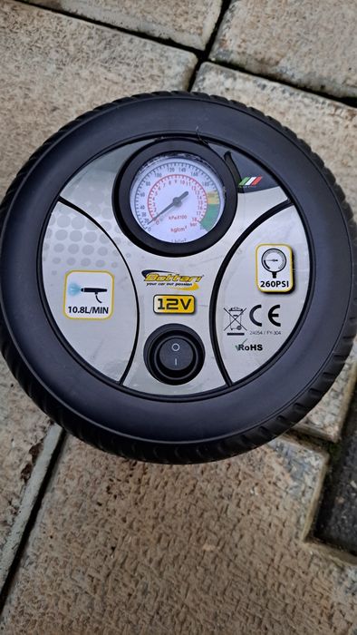 Compresor auto de umflat roti, pentru masina, portabil, nou.