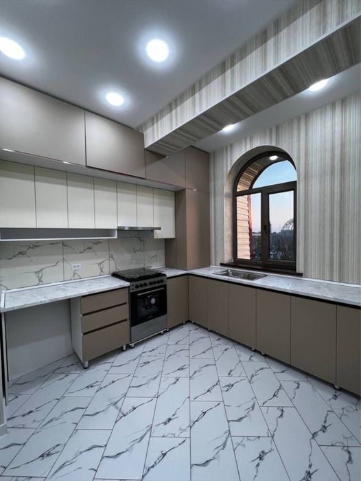 Продаётся 2-комнатная квартира в новостройке напротив Эко-Базара