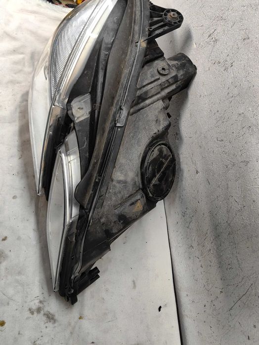 Оригинал;ен фар Мерцедес Е 212  Mercedes E 212 Led Bixenon