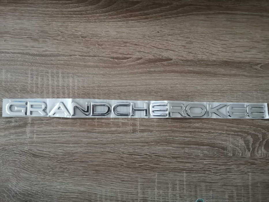 сребрист надпис Jeep Grand Cherokee стар стил