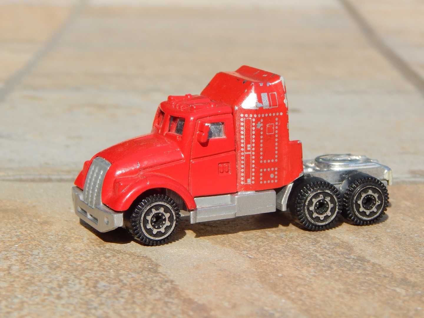 Macheta cap tractor camion Kenworth scara 1:87 metalic