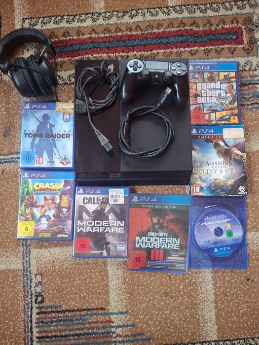 Ps4 pro ,+7 jocuri,1 maneta, căști Hyper X,