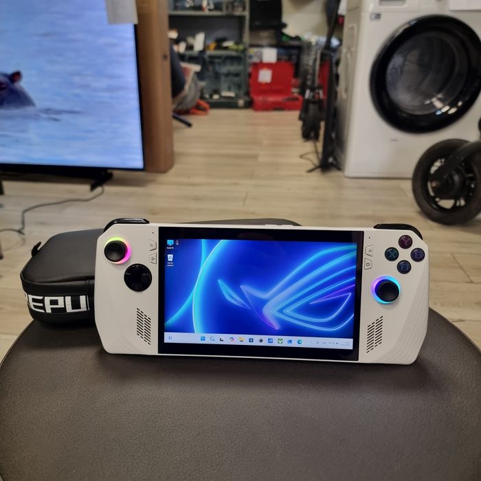 Amanet F28: Consola Asus Rog ALLY ( 2023 )