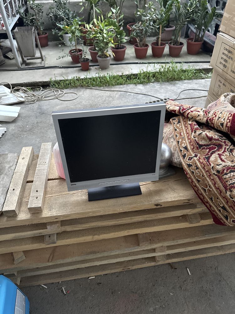 Монитор для камеры срочно продам в отлином состояние