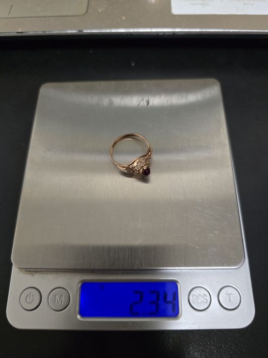 Руски златен пръстен с рубин