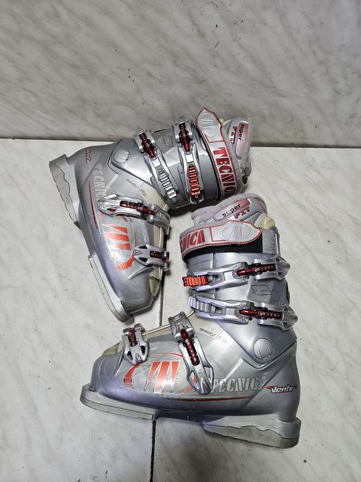 Clapari ski schi  Tecnica mondo  24-24,5  corespunde mărimii 37-38