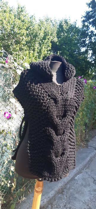 Ръчно изплетено детско пончо