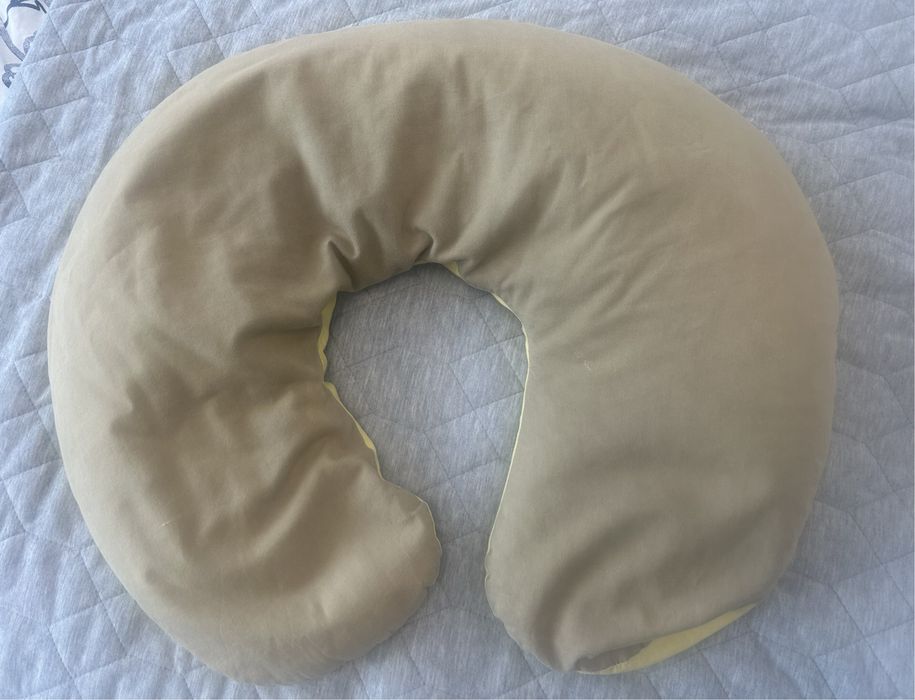 Perna alăptare bebe