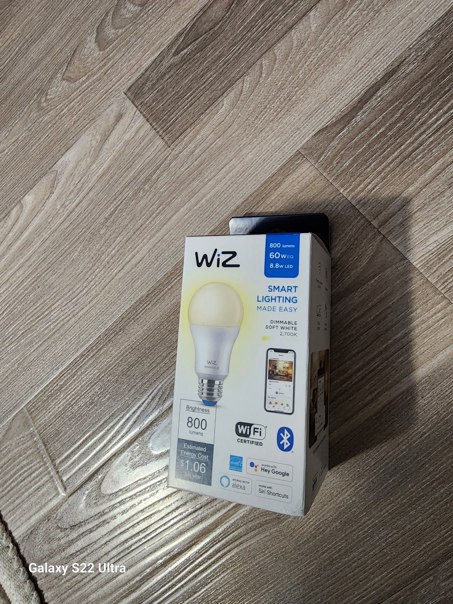 Продаётся умная лампочка Wiz новая!