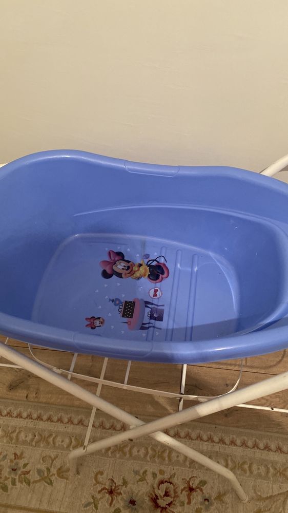 Продается детская ванна с подставкой