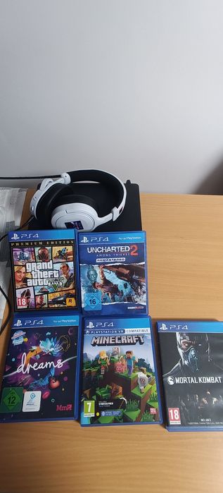 Vând ps4 cu un controller urgent!!