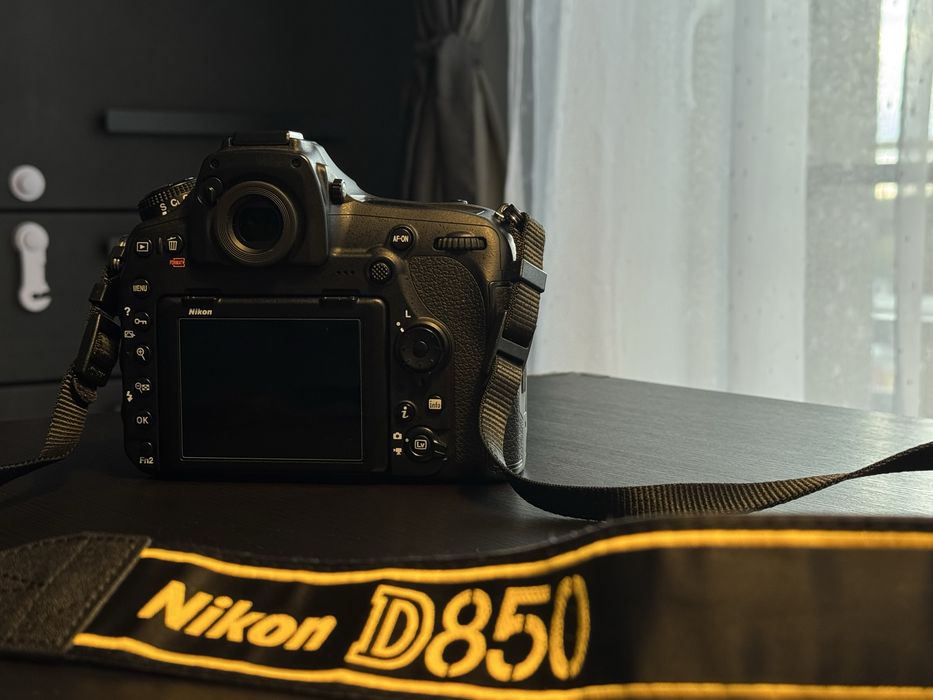 Vand / schimb DSLR Nikon D850 si obiectiv 50mm 1.4g