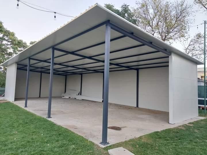 Vând hală metalică 6x10x4