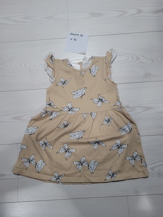 Vand haine mărimea 86,preț pe bucata
Nu asigur transport