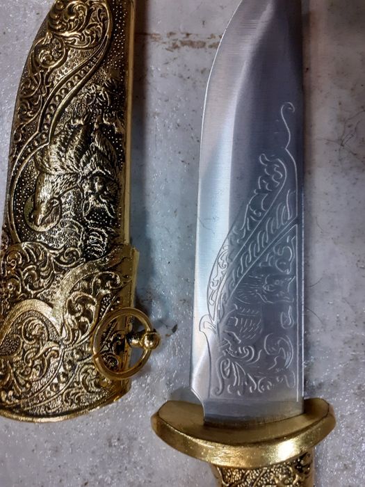 Красив нож,кинжал ,кама,сабя,щик,ятаган,острие