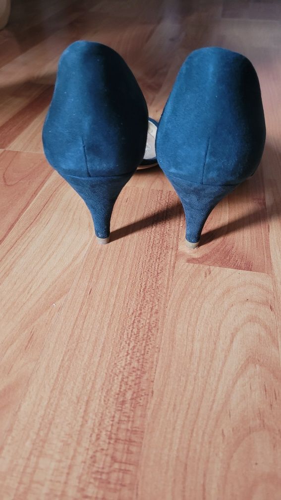 Pantofi cu toc bleumarin nr. 38 din piele naturala  intoarsa