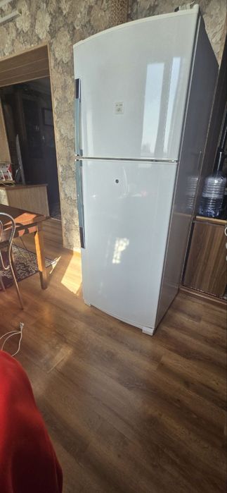 Продается холодильник Sharp