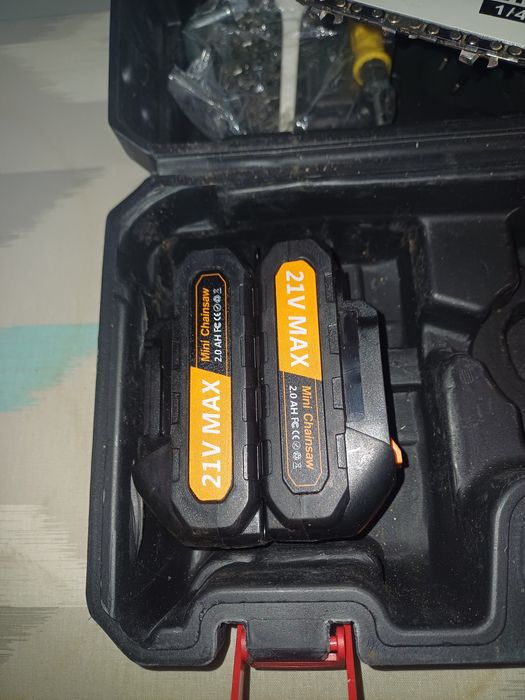 Mini drujba cu acumulatori, 6 inch, 21 V, 2 baterii, valiza !