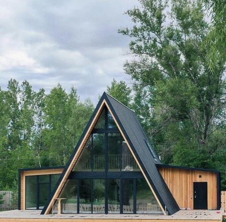 Vindem case si cabane din lemn, de tip A. Acestea se realizeaza la dim