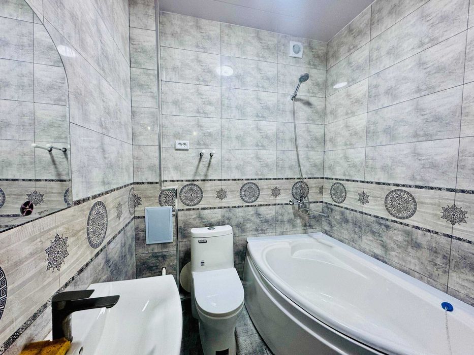 Buxoroda kvartira xonadon uy sotiladi 2 xonali 65m²  1-qavat.