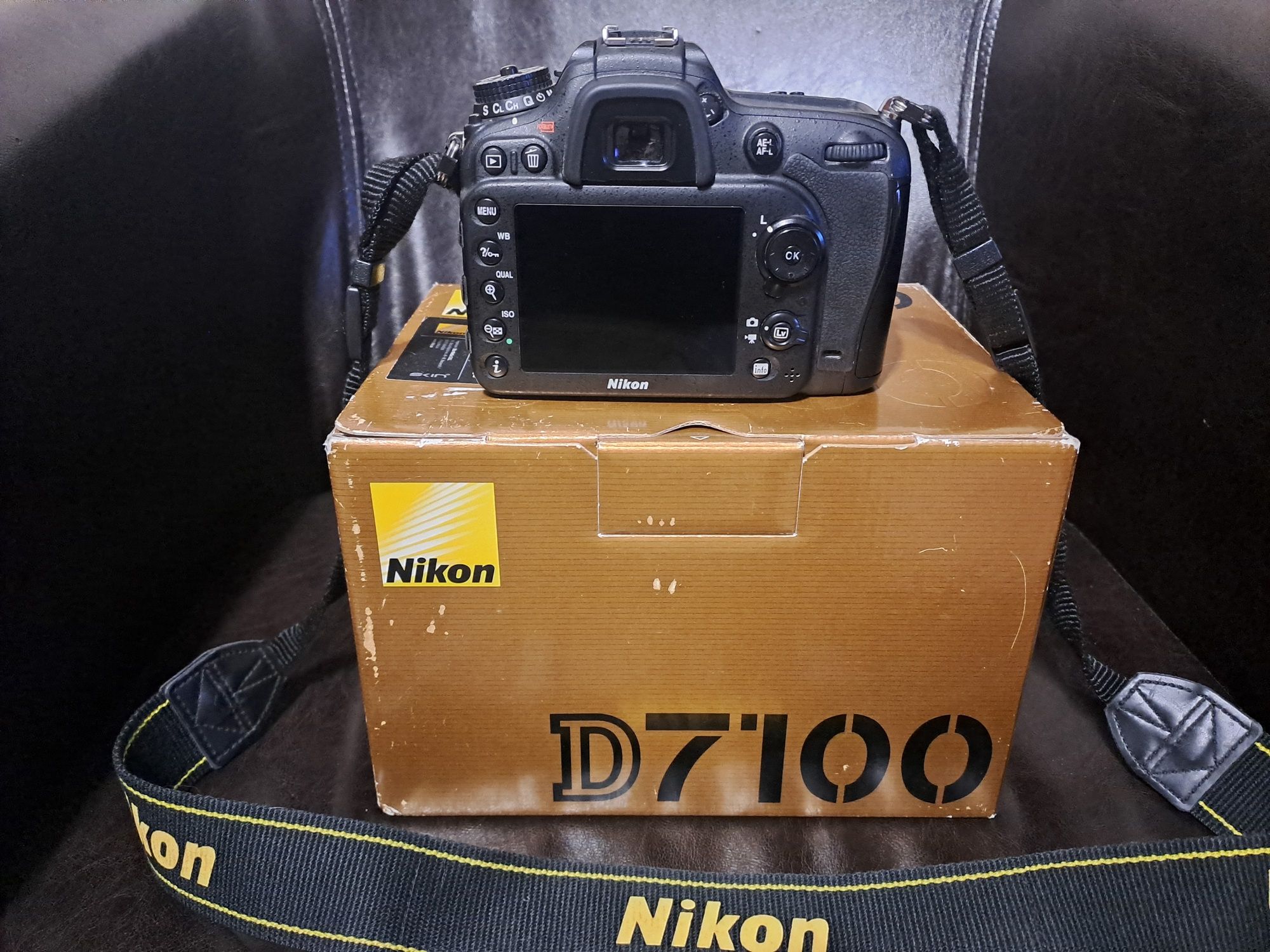 Vând Nikon d7100 body.