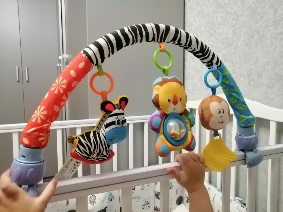 Дуга с игрушками