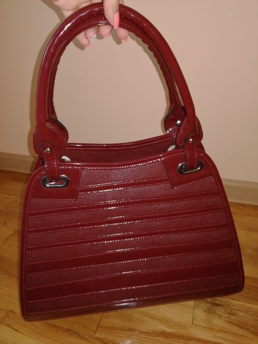 Дамска чанта в цвят бордо