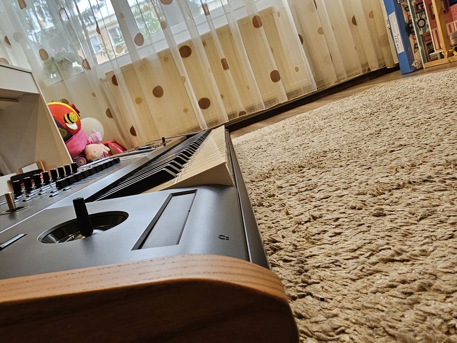 Korg Kronos 2, 73 clape, stare noua