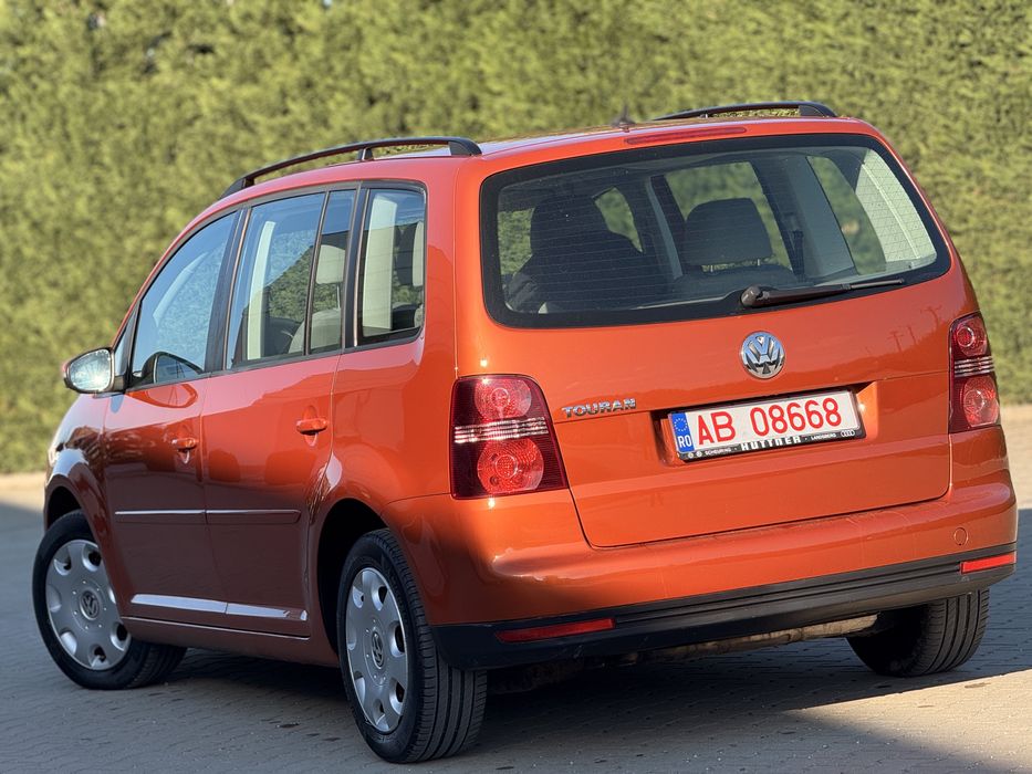 Vând Volkswagen touran an fabricatie 2010