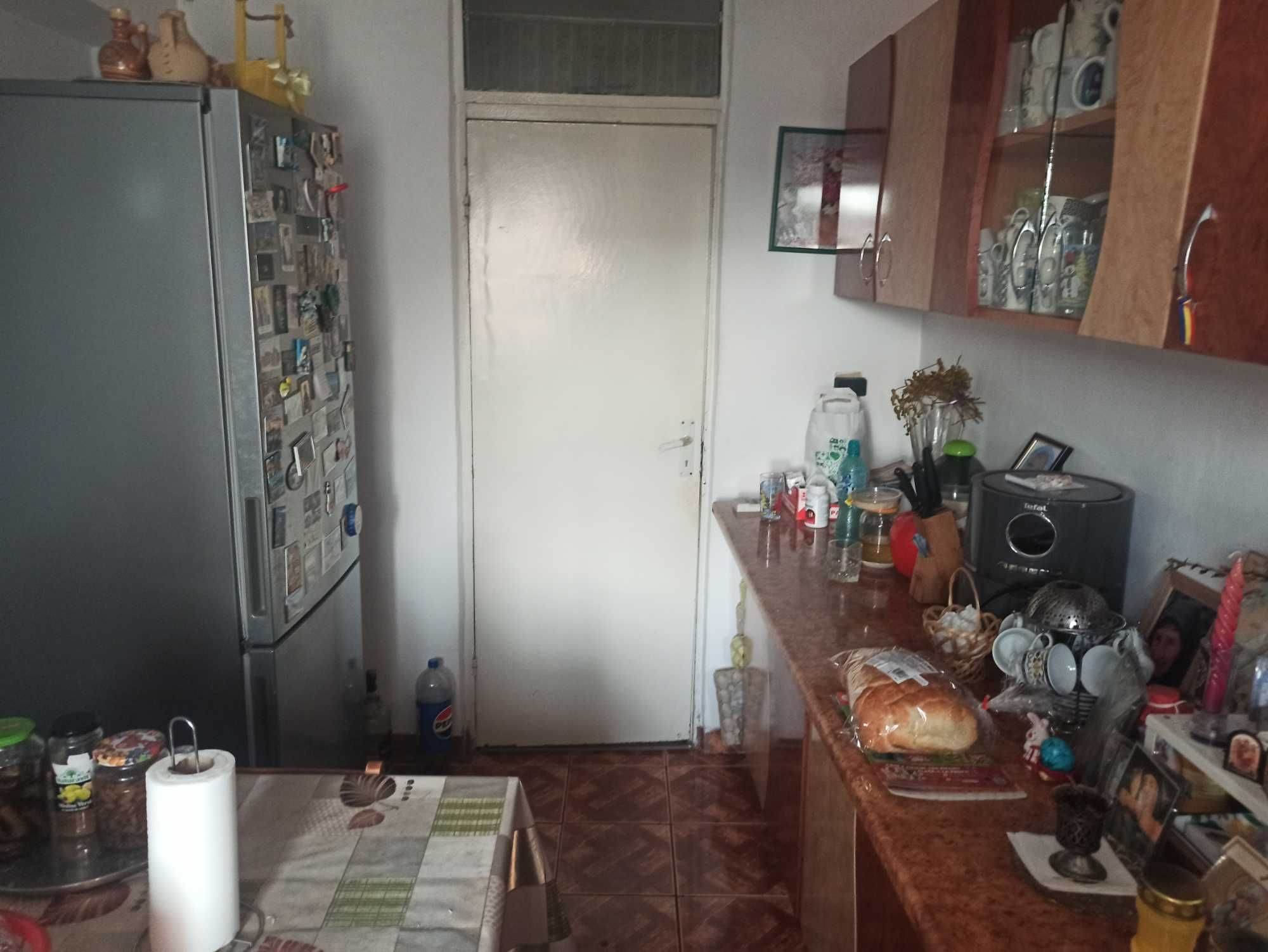 Vând apartament cu 3 camere
