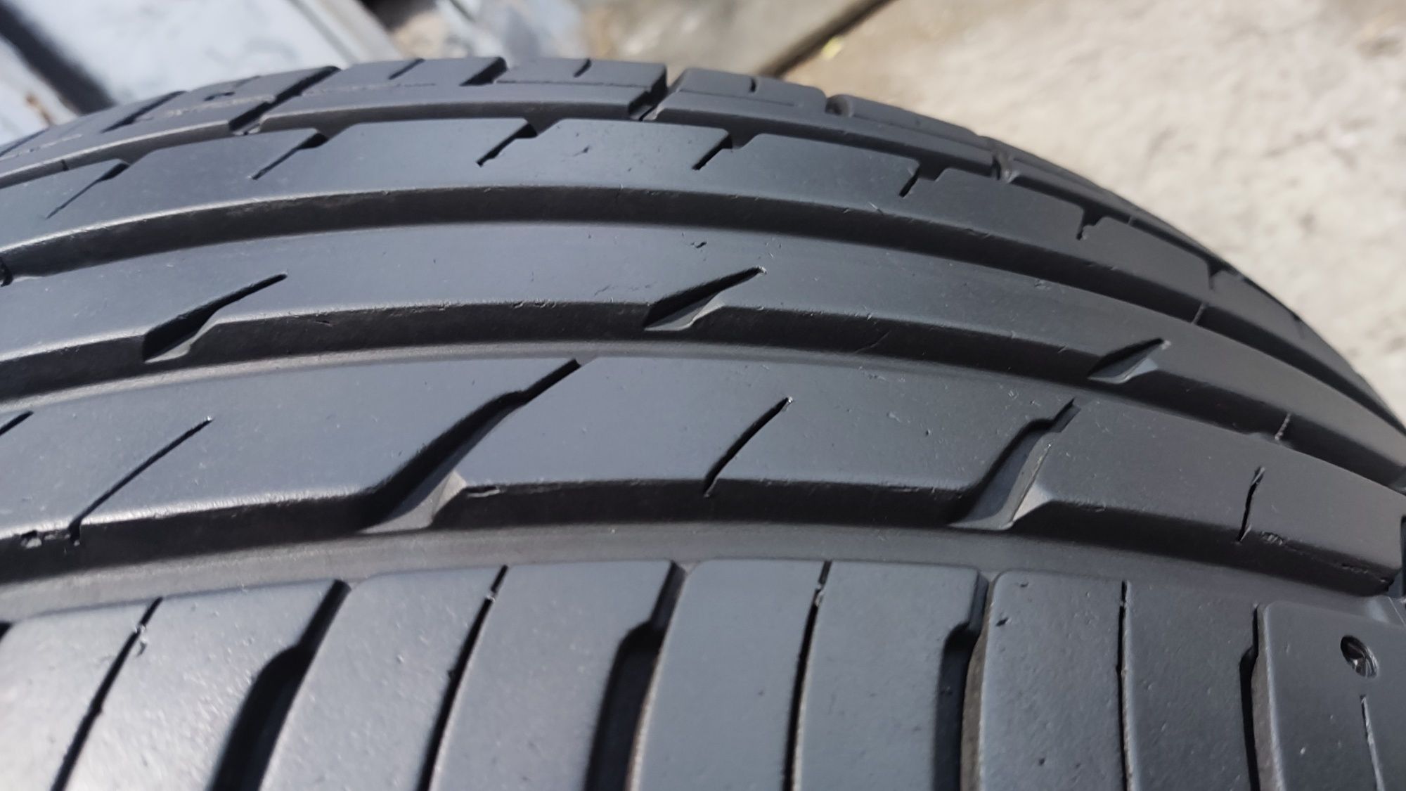 1бр. лятна гума 225/50/17 Falken Ziex
7.3mm
Перфектно състояние на гум
