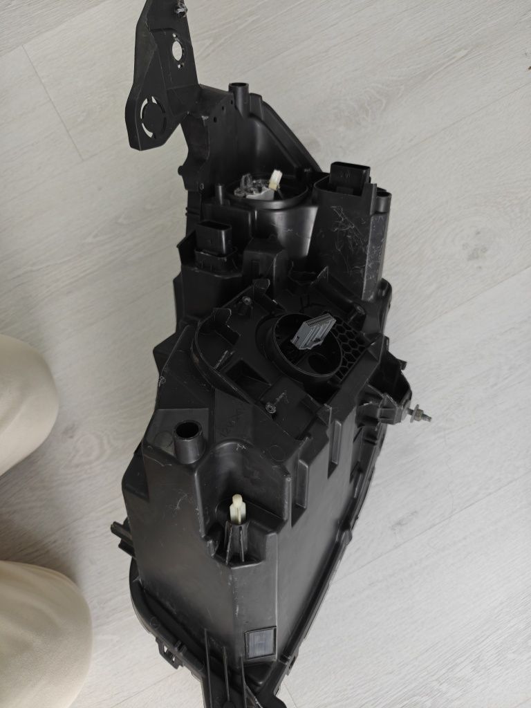 Far dreapta Peugeot 208