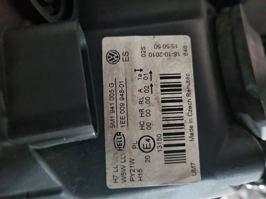 Vând far golf5 plus