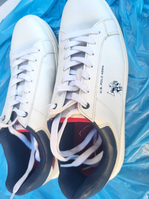 Мъжки бяли маратонки