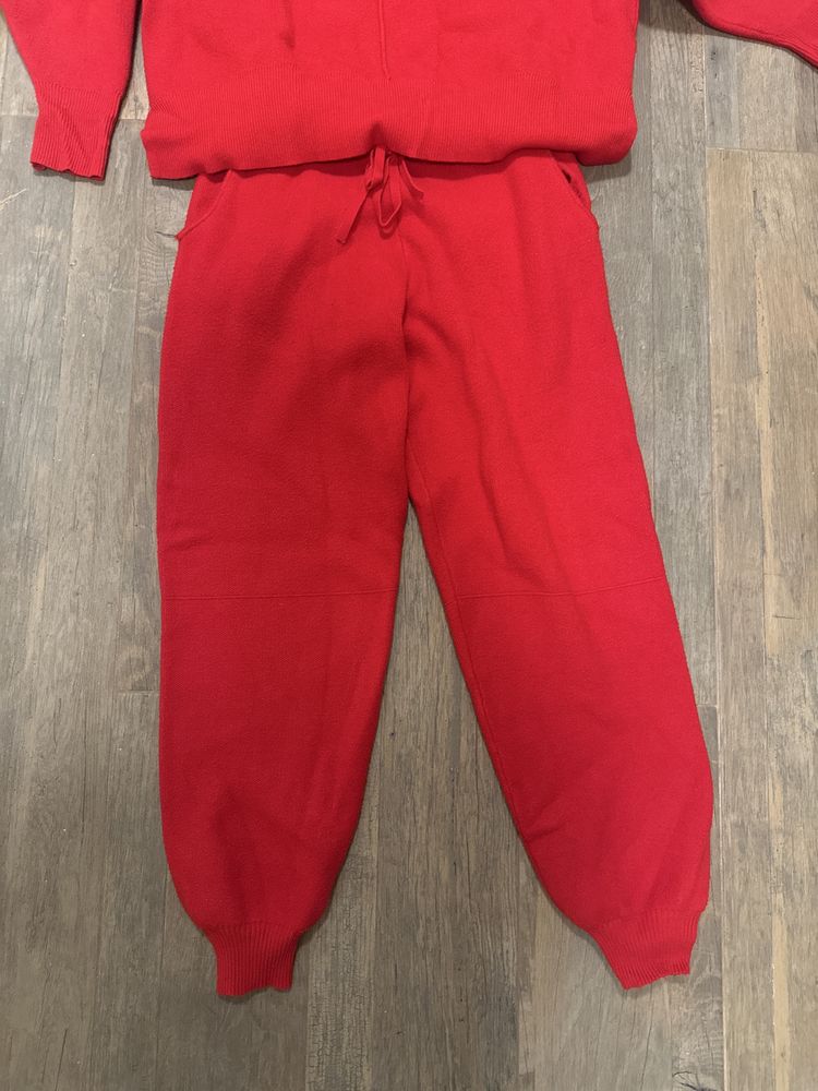 Червен комолект Zara