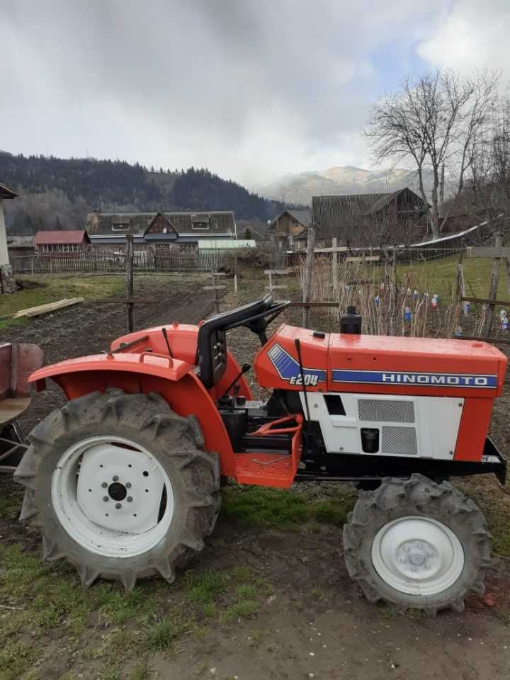 Vând tractoras cu freză