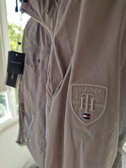 Чисто ново спортно яке Tommy Hilfiger