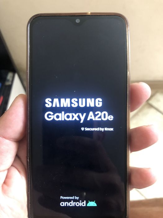Продавам Samsung Galaxy A20