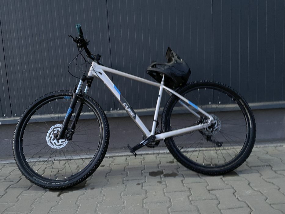 Vând bicicletă CUBE ATTENTION