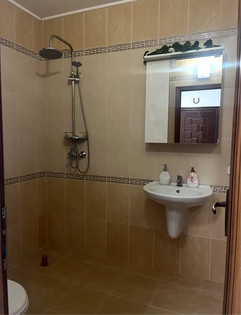 Дава се под наем Едностаен апартамент в к.к. Дюни - 55 кв.м за 65 € - Снимка #4