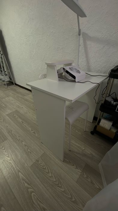 Стол            .