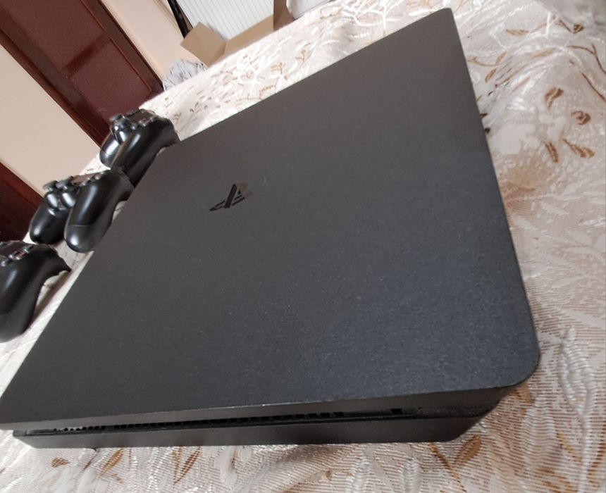Playstation 4 slim