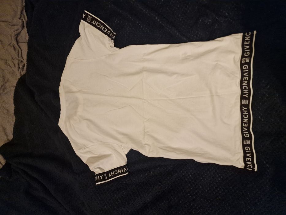 Vand tricou Givenchy