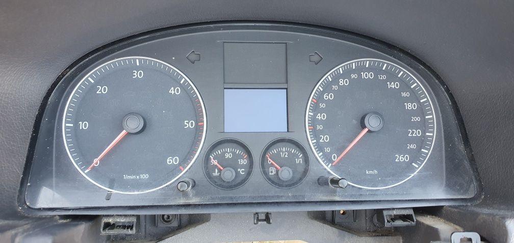 Planșă bord Touran facelift din 2010 cu airbag 5N0880201B  1T0880204E