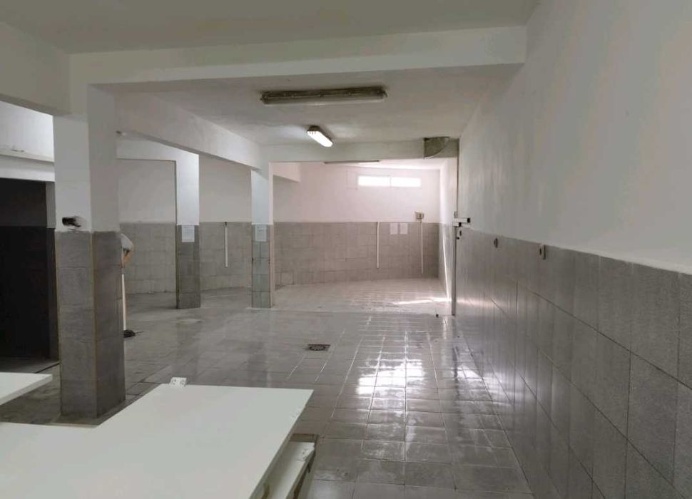 Производствена сграда и жилищна площ