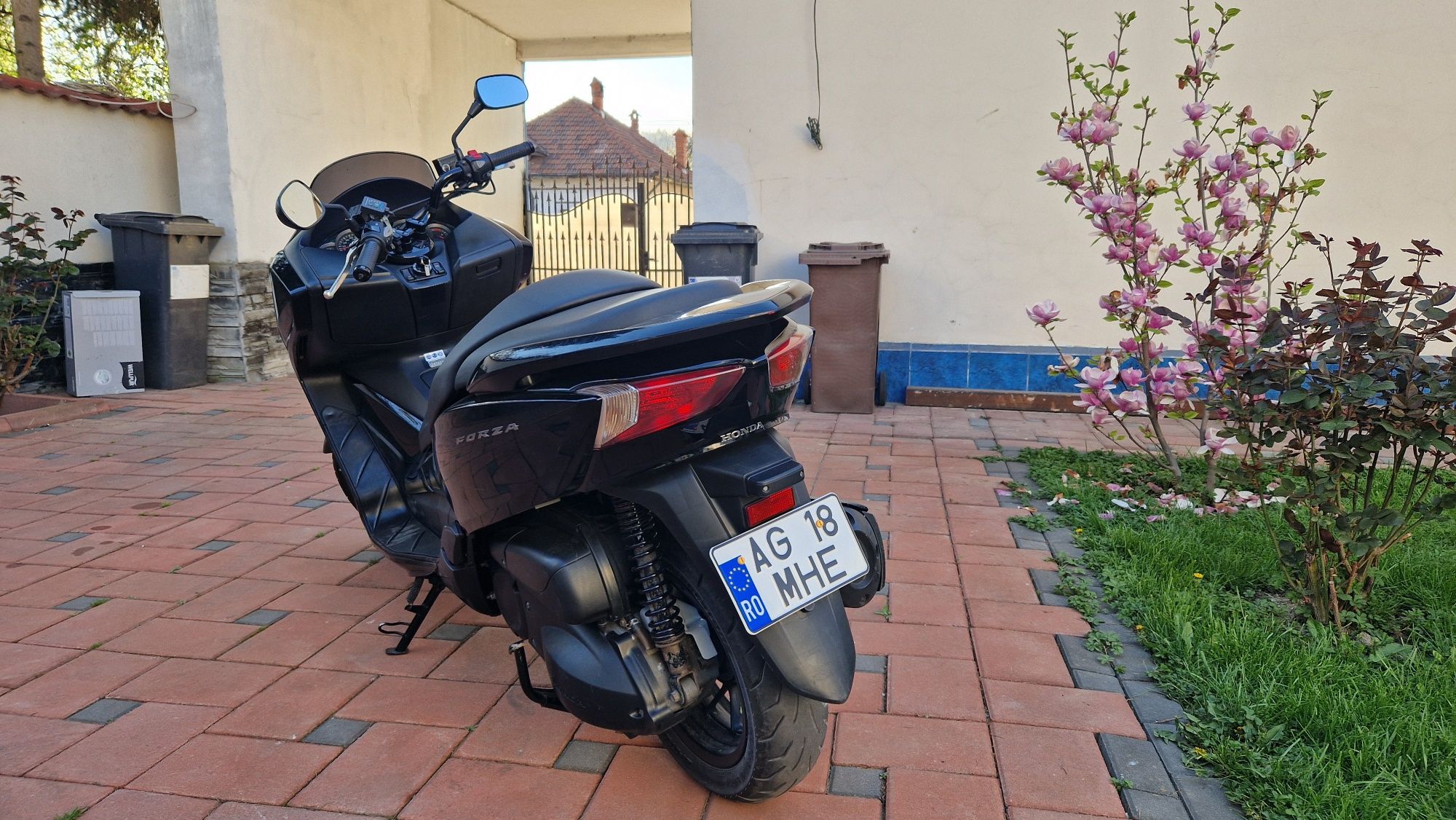 Vând scuter Honda Forza 300cc